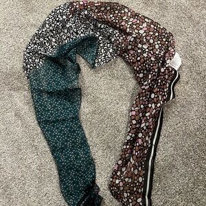 NIP CAbi # 3832 Delight Scarf